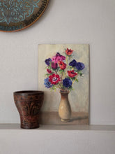 Load image into Gallery viewer, Vaso di fiori (anemoni) con vaso tipo west Germany
