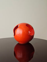Load image into Gallery viewer, Vaso/oggetto decorativo anni '60/'70
