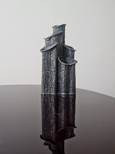 Load image into Gallery viewer, Vaso scultoreo in peltro in stile brutalista
