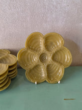 Load image into Gallery viewer, Set di piatti (6) in vetro opalino da ostriche/frutti di mare Cristallerje Portieux
