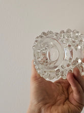 Load image into Gallery viewer, Posacenere in vetro con rostri
