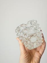 Load image into Gallery viewer, Posacenere in vetro con rostri
