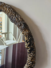 Load image into Gallery viewer, Specchio con cornice in gesso effetto bronzo
