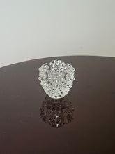 Load image into Gallery viewer, Posacenere in vetro con rostri
