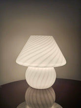 Load image into Gallery viewer, Lampada a fungo in vetro anni '70
