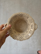 Load image into Gallery viewer, Crespina in maiolica traforata a pizzo (XIX/XX secolo)
