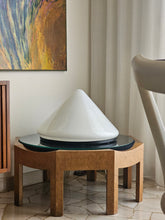 Load image into Gallery viewer, Lampada da tavolo conica in vetro opalino bianco
