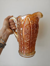 Load image into Gallery viewer, Set da tavola bicchieri + brocca Carnival Glass Marigold made in U.S.A.
