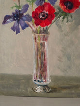 Load image into Gallery viewer, Vaso trasparente con anemoni colorati
