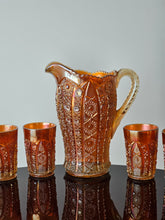 Load image into Gallery viewer, Set da tavola bicchieri + brocca Carnival Glass Marigold made in U.S.A.

