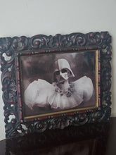 Load image into Gallery viewer, Stampa "Sposa Dart" con cornice d'epoca- Marvellini
