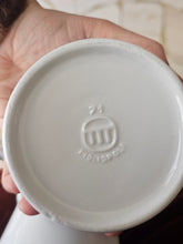 Load image into Gallery viewer, Tazze "Moi et Toi" bianche con decoro dorato Pillivuyt
