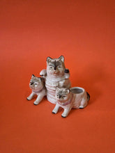 Load image into Gallery viewer, Mostardiera da tavola a forma di gattino anni '30
