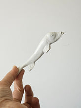 Load image into Gallery viewer, Poggia coltello in porcellana zoomorfi

