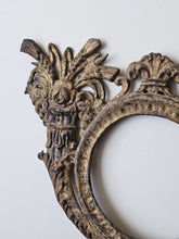 Load image into Gallery viewer, Antica cornice per Cartagloria in rame
