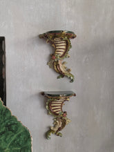Load image into Gallery viewer, Mensole decorative in ceramica Art Nouveau
