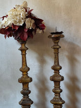 Load image into Gallery viewer, Antichi candelieri/torcieri da chiesa in legno tornito
