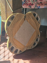 Load image into Gallery viewer, Specchio in ceramica a forma di fiore anni '60
