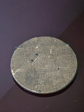 Load image into Gallery viewer, Stampa &quot;Wolverine Baffo&quot; con cornice rotonda d&#39;epoca - Marvellini
