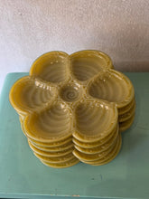 Load image into Gallery viewer, Set di piatti (6) in vetro opalino da ostriche/frutti di mare Cristallerje Portieux

