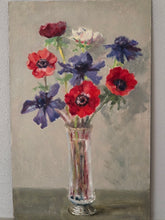 Load image into Gallery viewer, Vaso trasparente con anemoni colorati
