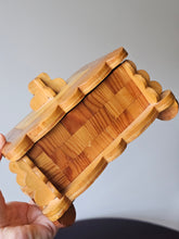 Load image into Gallery viewer, Scatola in legno anni '80

