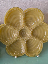 Load image into Gallery viewer, Set di piatti (6) in vetro opalino da ostriche/frutti di mare Cristallerje Portieux
