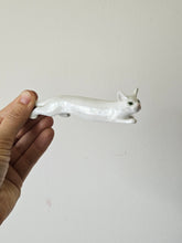 Load image into Gallery viewer, Poggia coltello in porcellana zoomorfi
