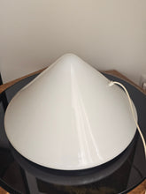 Load image into Gallery viewer, Lampada da tavolo conica in vetro opalino bianco
