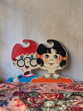 Load image into Gallery viewer, Grucce appendiabiti in plastica con bambini
