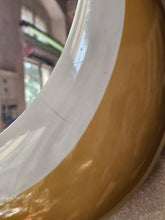 Load image into Gallery viewer, Specchio in ceramica a forma di fiore anni '60
