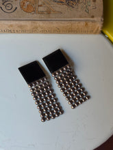 Load image into Gallery viewer, Orecchini in bachelite placcati argento anni '80
