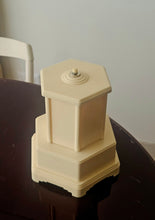 Load image into Gallery viewer, Giostra musicale porta sigarette in bachelite - marchio Secol
