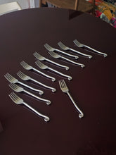 Load image into Gallery viewer, Forchette in acciaio con manico a spirale
