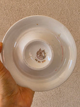 Load image into Gallery viewer, Posacenere vintage in ceramica rosa Evian
